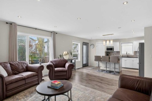 3271 Douglasdale Boulevard Se, Calgary, AB - Indoor Photo Showing Living Room