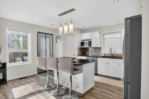 3271 Douglasdale Boulevard Se, Calgary, AB - Indoor Photo Showing Kitchen With Upgraded Kitchen