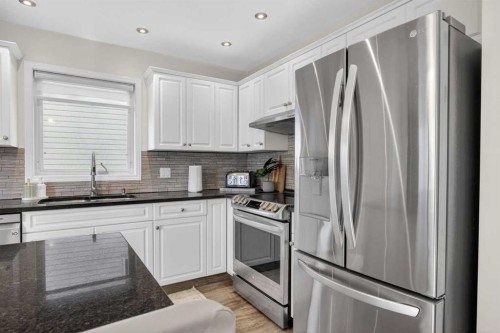 3271 Douglasdale Boulevard Se, Calgary, AB - Indoor Photo Showing Kitchen With Stainless Steel Kitchen With Upgraded Kitchen