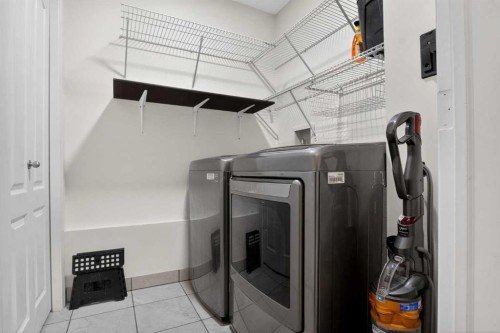 3271 Douglasdale Boulevard Se, Calgary, AB - Indoor Photo Showing Laundry Room