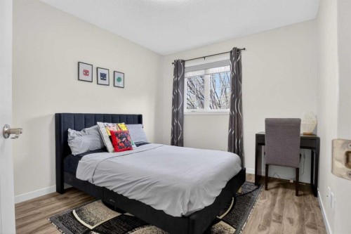 3271 Douglasdale Boulevard Se, Calgary, AB - Indoor Photo Showing Bedroom