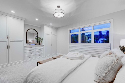 922 5 Street Nw, Calgary, AB - Indoor Photo Showing Bedroom