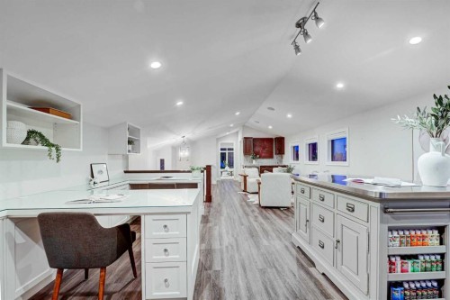 922 5 Street Nw, Calgary, AB - Indoor Photo Showing Other Room