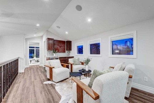922 5 Street Nw, Calgary, AB - Indoor Photo Showing Living Room