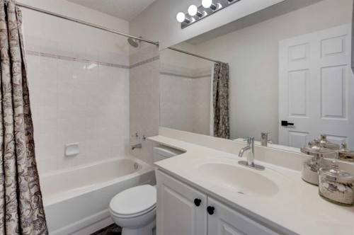74 Douglasview Circle Se, Calgary, AB 