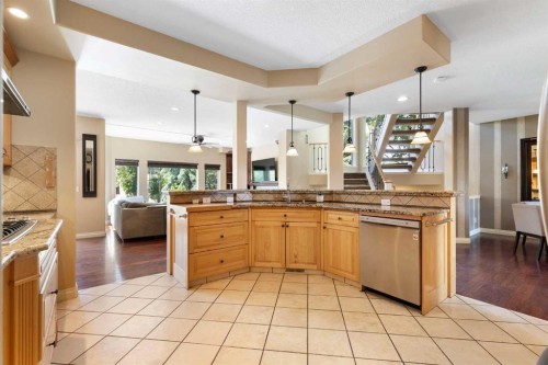 410 Royal Crest Bay Nw, Calgary, AB 