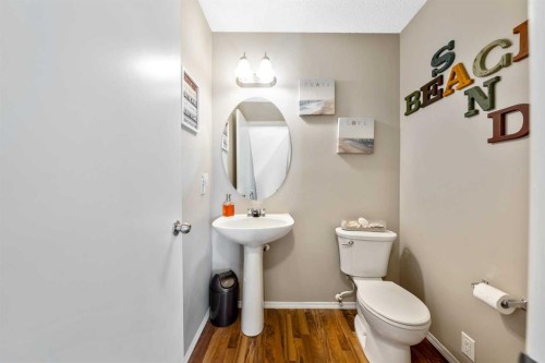 43 Toscana Gardens Nw, Calgary, AB - Indoor Photo Showing Bathroom