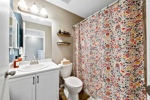 43 Toscana Gardens Nw, Calgary, AB - Indoor Photo Showing Bathroom