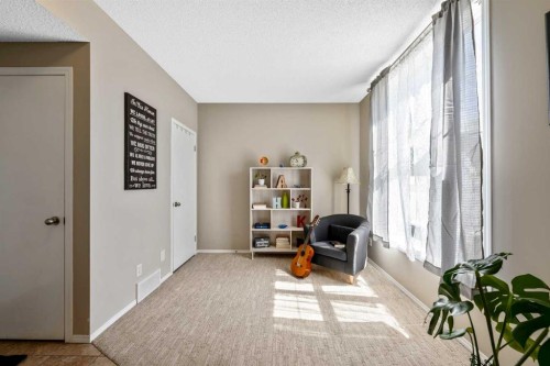43 Toscana Gardens Nw, Calgary, AB - Indoor Photo Showing Other Room