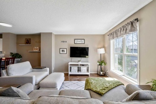 43 Toscana Gardens Nw, Calgary, AB - Indoor Photo Showing Living Room
