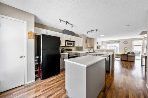 43 Toscana Gardens Nw, Calgary, AB - Indoor Photo Showing Kitchen