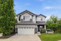 141 Panamount Green NW Calgary, AB T3K 5R7