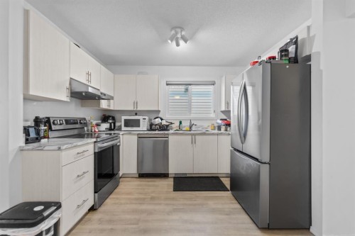 215 Carmel Close Ne, Calgary, AB 