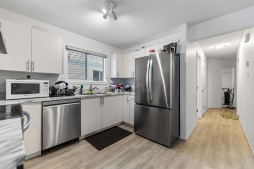 215 Carmel Close Ne, Calgary, AB 