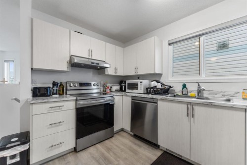 215 Carmel Close Ne, Calgary, AB 