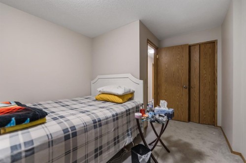 215 Carmel Close Ne, Calgary, AB 