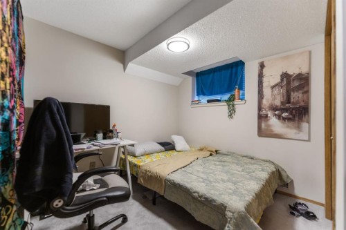 215 Carmel Close Ne, Calgary, AB 