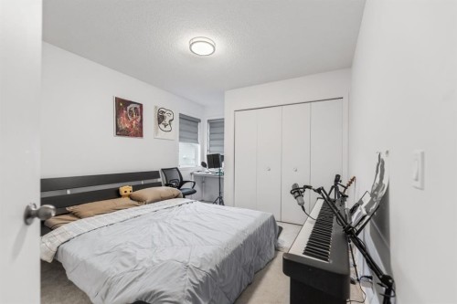 215 Carmel Close Ne, Calgary, AB 
