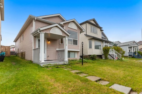 215 Carmel Close Ne, Calgary, AB 