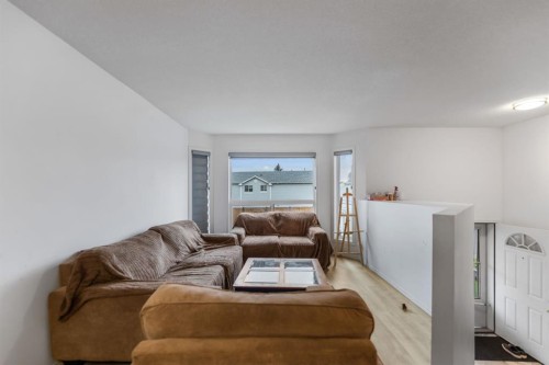 215 Carmel Close Ne, Calgary, AB 