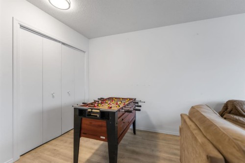 215 Carmel Close Ne, Calgary, AB 
