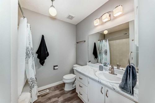 5233 17 Avenue Nw, Calgary, AB 