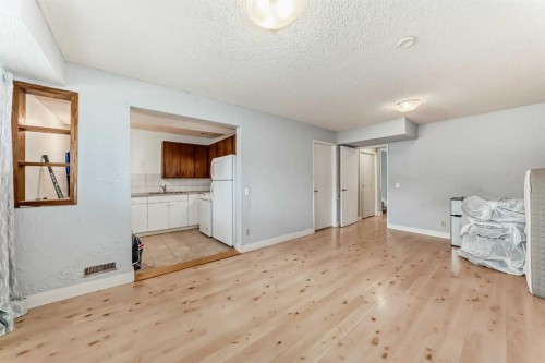 5233 17 Avenue Nw, Calgary, AB 