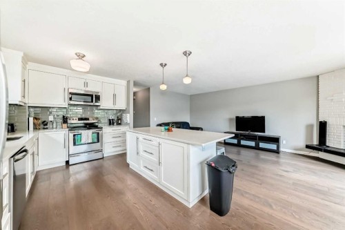 5233 17 Avenue Nw, Calgary, AB 