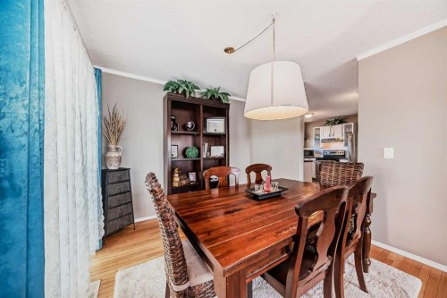 85 Rideau Close Sw, Airdrie, AB - Indoor Photo Showing Dining Room