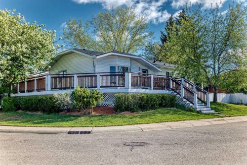 85 Rideau Close Sw, Airdrie, AB - Outdoor With Deck Patio Veranda