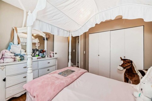 85 Rideau Close Sw, Airdrie, AB - Indoor Photo Showing Bedroom