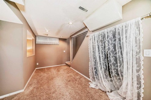 85 Rideau Close Sw, Airdrie, AB - Indoor Photo Showing Other Room