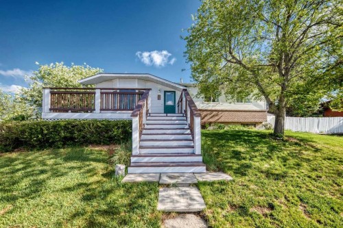 85 Rideau Close Sw, Airdrie, AB - Outdoor With Deck Patio Veranda