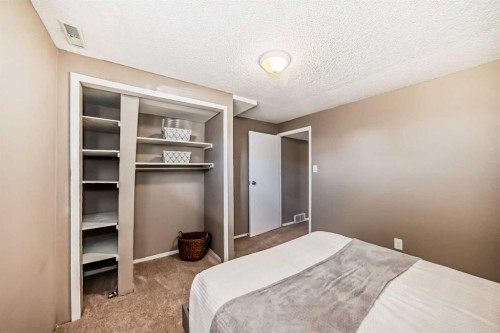 85 Rideau Close Sw, Airdrie, AB - Indoor Photo Showing Bedroom