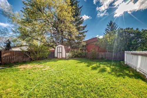 85 Rideau Close Sw, Airdrie, AB - Outdoor With Backyard