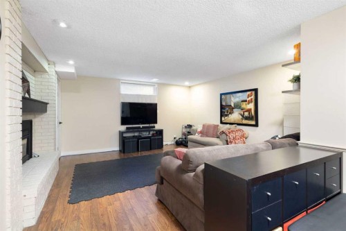 111 Lake Mead Place Se, Calgary, AB - Indoor Photo Showing Living Room