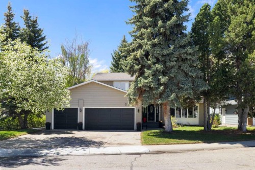 111 Lake Mead Place Se, Calgary, AB - Outdoor With Facade