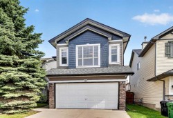 32 Everglen Grove SW Calgary, AB T2Y 4Z3