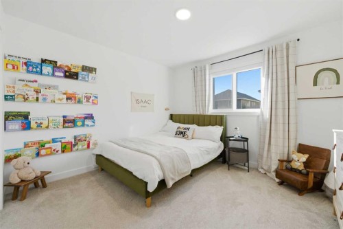 92 Heritage Hill, Cochrane, AB - Indoor Photo Showing Bedroom