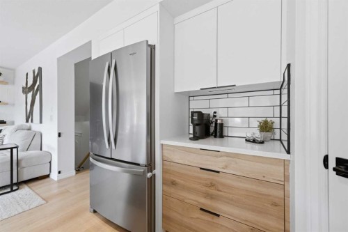 91 Bridleridge Crescent Sw, Calgary, AB - Indoor Photo Showing Kitchen