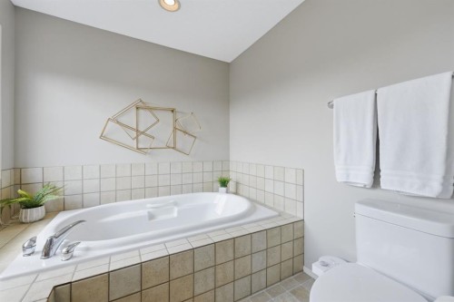 91 Bridleridge Crescent Sw, Calgary, AB - Indoor Photo Showing Bathroom