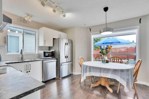 67 Somervale Drive Sw, Calgary, AB - Indoor Photo Showing Kitchen