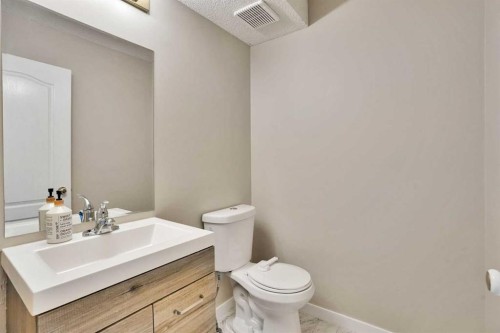 67 Somervale Drive Sw, Calgary, AB - Indoor Photo Showing Bathroom