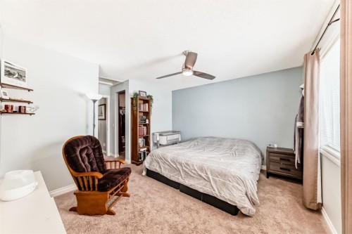 10 Reunion Grove Nw, Airdrie, AB - Indoor Photo Showing Bedroom
