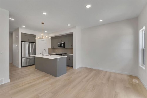 7 Heritage Heath, Cochrane, AB - Indoor Photo Showing Kitchen With Upgraded Kitchen