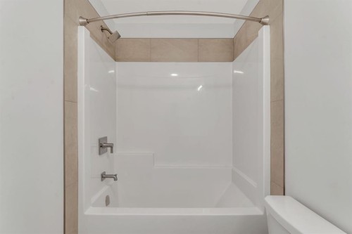 7 Heritage Heath, Cochrane, AB - Indoor Photo Showing Bathroom