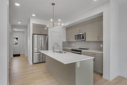 7 Heritage Heath, Cochrane, AB - Indoor Photo Showing Kitchen With Double Sink With Upgraded Kitchen