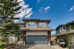 733 Edgebank Place NW Calgary, AB T3A 4S2