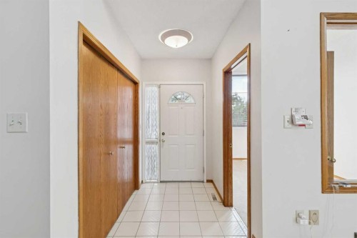 733 Edgebank Place Nw, Calgary, AB 