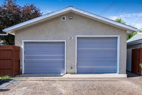 323 84 Avenue Se, Calgary, AB 